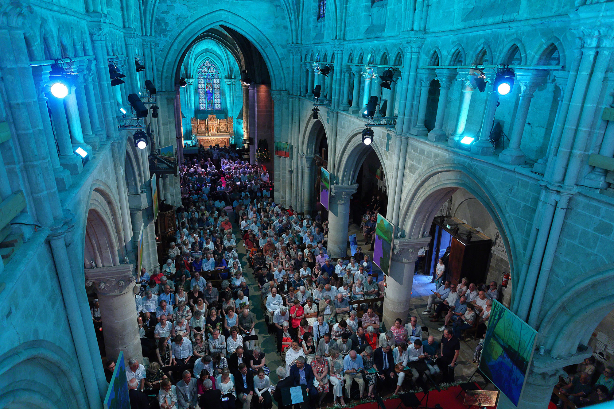 Concert of the Festival d'Auvers-sur-Oise in the illuminated church of Notre-Dame