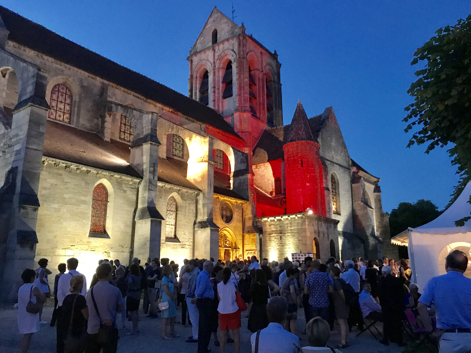 Concert evening and refreshment area at the Festival d'Auvers-sur-Oise